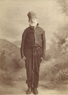 Bill Thompson (Old William Thompson) by John Watt Beattie (1859–1930) (State Library of Tasmania) [Public domain], via Wikimedia Commons